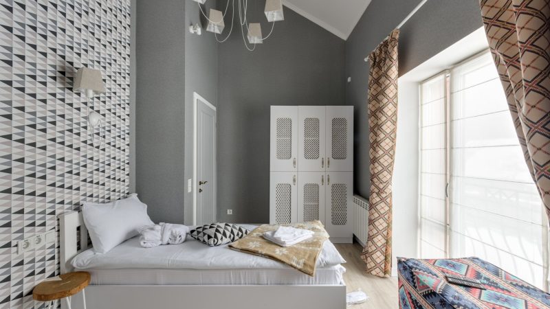 Une chambre sous pente, quel mur peindre pour avoir du volume