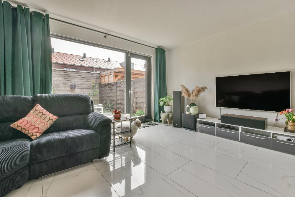 Guide ultime pour sélectionner les rideaux idéaux dans un salon au style moderne